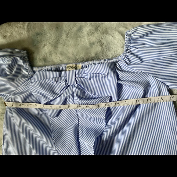 Listicle off-shoulder blouse - Picture 5 of 8